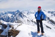 Claudia e le tante montagne che si stagliano verso sud