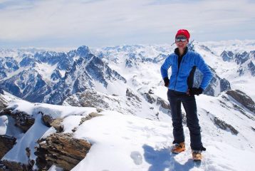 Claudia e le tante montagne che si stagliano verso sud