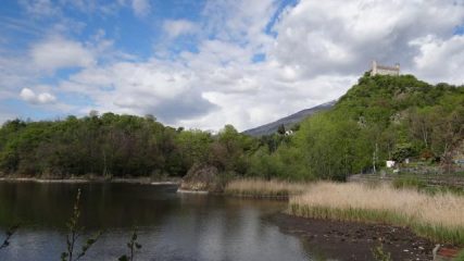 lago Pistone e castello di Montalto
