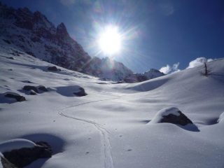 5 cm di farina su fondo duro