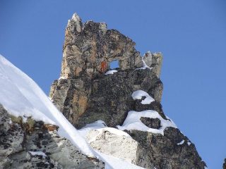 bella roccia con buco