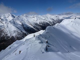 L'ampio colle a destra della Pointe Tsa Setze