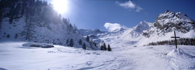 l'arrivo alla croce,la vetta sullo sfondo...