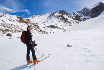 verso i 2500 m, sulla sinistra il pendio ripido della nostra meta