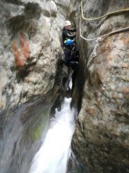 nella strettoia sopra al passaggio  pericoloso