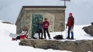 un momento di sosta presso un ex-ricovero militare a quota 2480 m. (28-4-2012)
