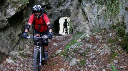 Caratteristico tunnel nel vallone della Bendola