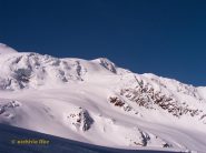 Sotto la cima il percorso di discesa.