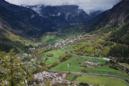 L’alta Valle (Palleusieux e Courmayeur) vista dal sentiero n. 5, nel passaggio sulla cengia.