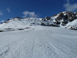 Discesa verso Artesina sulle piste di Rocca Giardina