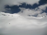 UN OCCHIO ALLA SPALLE