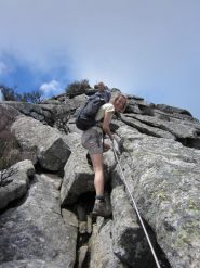 Tratto attrezzato sotto la vetta del Monte Capanne