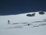 poco sotto la cresta