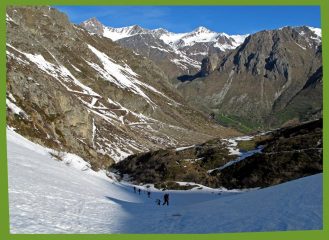 Si calzano gli sci,da qui neve continua