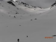 discesa dignitosa dal colle, in alto altri in salita vicino alle ns tracce