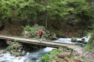 Io sopra la passerella nei pressi della cascata di Gias Fontana.