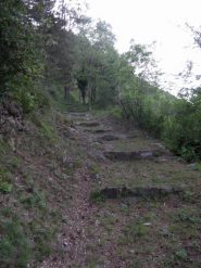 lunga sequenza di gradoni