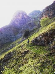salendo tra le gorge