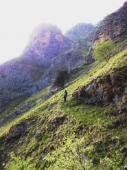 salendo tra le gorge