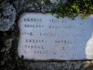 lapide in vetta scolari camminatori