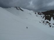 Salita verso la crête de la Duyere con il Cuguret alle spalle
