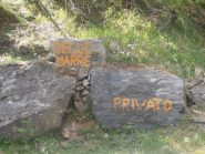 15 - lungo la strada per Grange della Valle, da questo segnale sulla sinistra bisogna partire