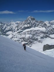 Iniziamo il traverso sotto lo sguardo della Bessanese