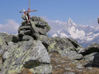 L'ometto di vetta ed il Bietschorn sullo sfondo