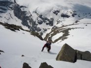 si sale per pendii ripidi verso la cresta