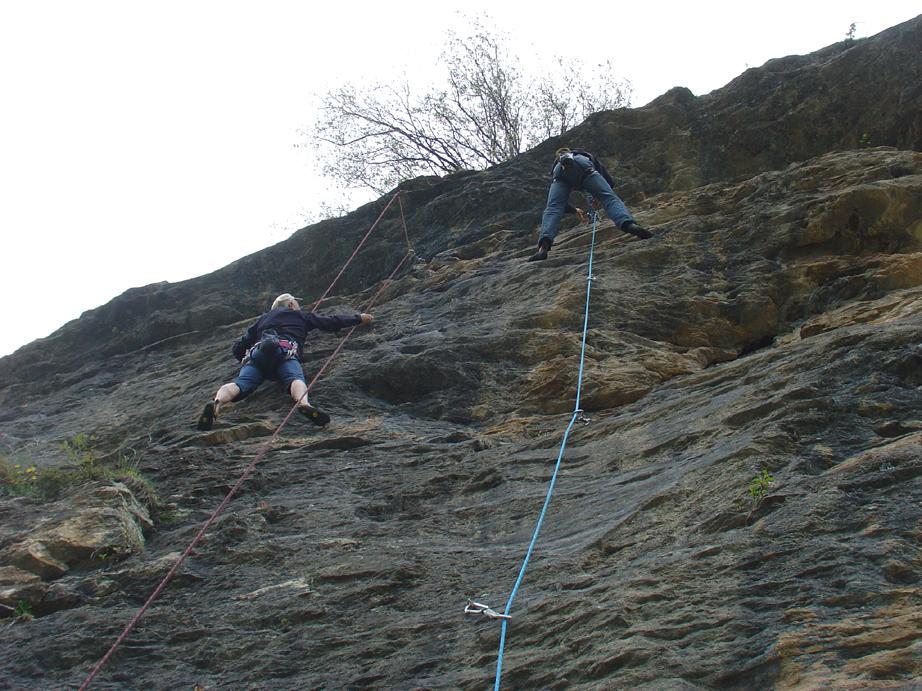 e dalla base della falesia