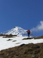 Arrivando al bivacco Gontier, sotto lo sguardo vigile della Grivola.