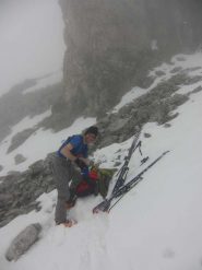 Alla spalla inizia a nevicare