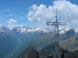 Panorama sulle Valli di Lanzo dalla cima