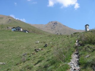 S.Domenico, sullo sfondo gli alpeggi e a dx la Bellavarda, a sx la Marsè