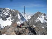 Al centro tra la Rocca Bernauda  e la Gran Somma e' il Colle Gran Somma visti dalla Gran Bagna.