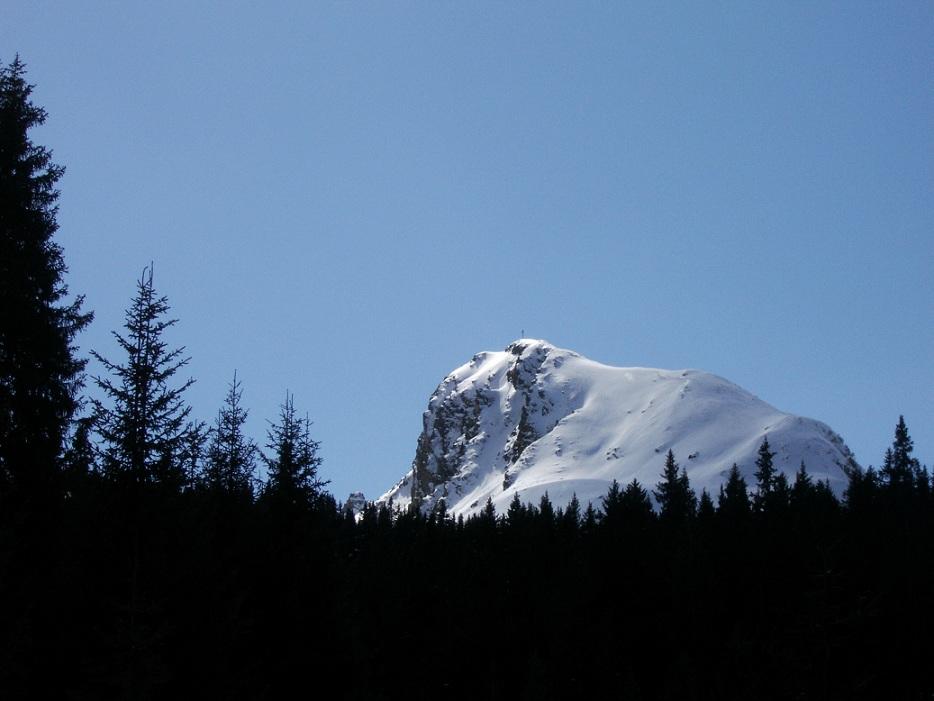 Dal sentiero di avvicinamento (a sx la parete NE)