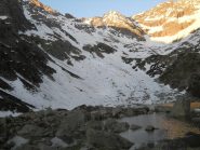 Avvicinamento dal lago ancora parecchia neve