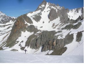 ...visto ora dai pendii nord della Cassille