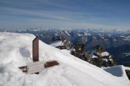 Tolto la neve con la picca per 