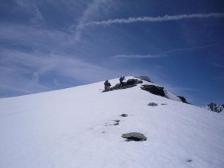 Lisa,Francesca e Marco raggiungono la vetta...