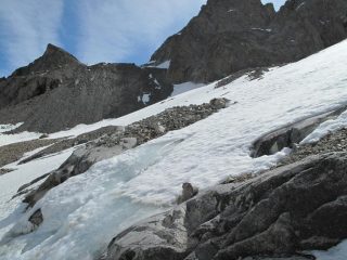 Il ripido pendio a 2700m spoglio
