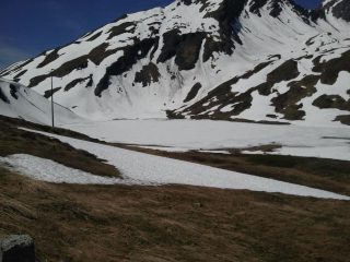 il lago Verney ancora innevato