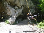 ugo si esibisce sul pendolo