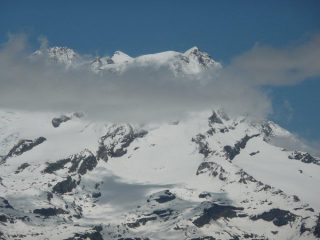 Zoom verso Punta Gnifetti, capanna Margherita