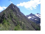 Il Bec Gianaccia dalla Cima dell'Otgnoso e a dx in piccolo la Cima di Ianzo.
