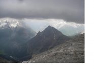 Tira aria di tempesta qui alla Gasparre..in ombra  e la bella piramide dellAig Rouge.