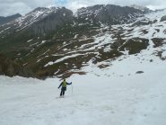 in discesa verso l'auto