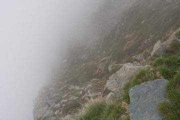 discesa nella nebbia