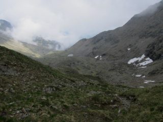 Dal colletto del Civrari, il lago omonimo.