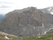 Dalla vetta, l'impressionante parete est del Sommet Rouge